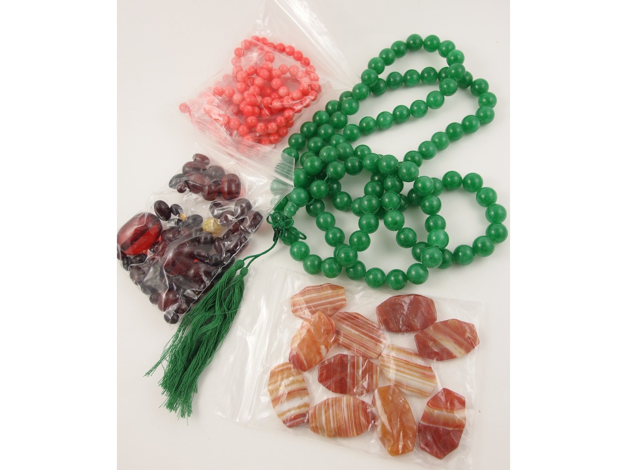 Appraisal: A long string of green hardstone beads together with a