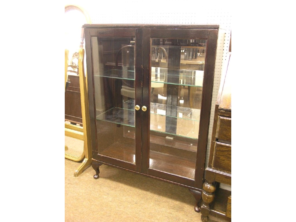 Appraisal: A dark stained display cabinet enclosed by a pair of