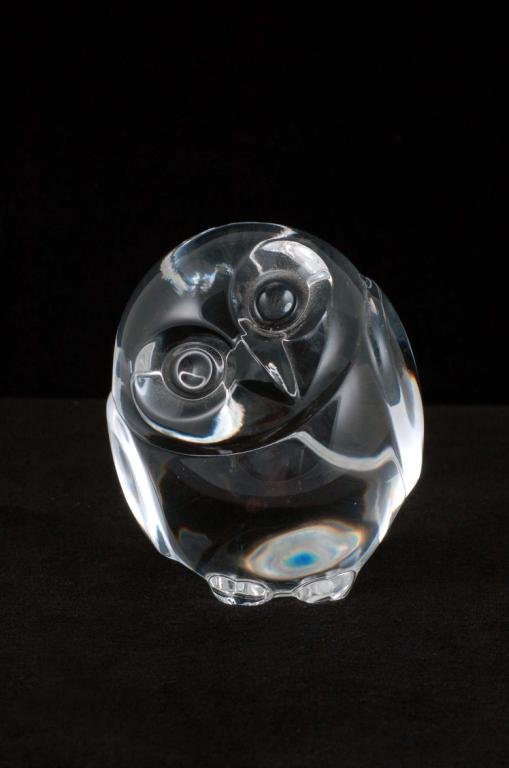 Appraisal: A clear glass owl marked on the base Steuben MEASUREMENTS