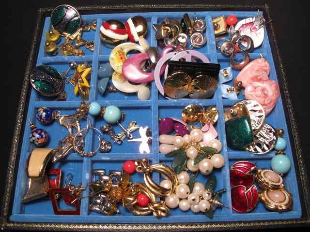 Appraisal: Tray lot of assorted ladies costume jewelry earrings Includes stone