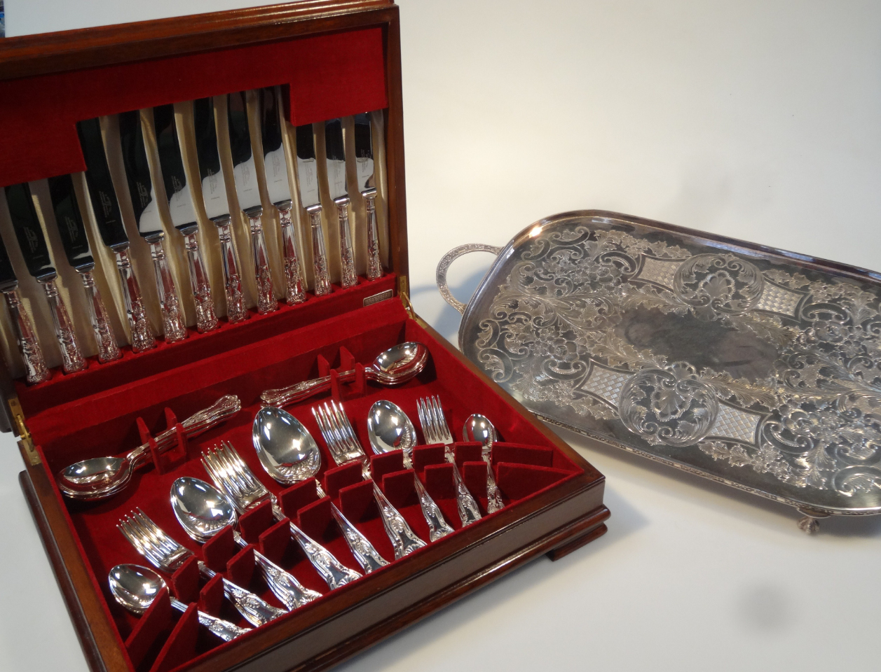 Appraisal: A thC silver plated drinks tray by Viners of oblong