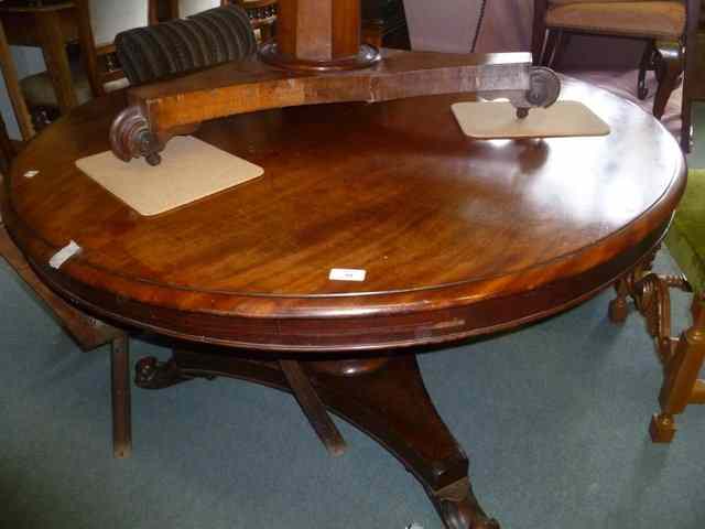 Appraisal: A VICTORIAN MAHOGANY BREAKFAST TABLE of circular form with tapering