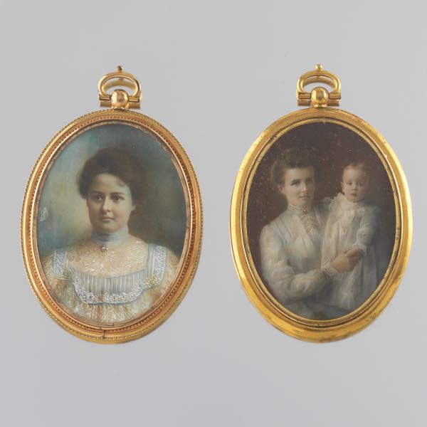 Appraisal: TWO PRESENTATION BOXED PORTRAIT MINIATURES x Two portrait miniatures the