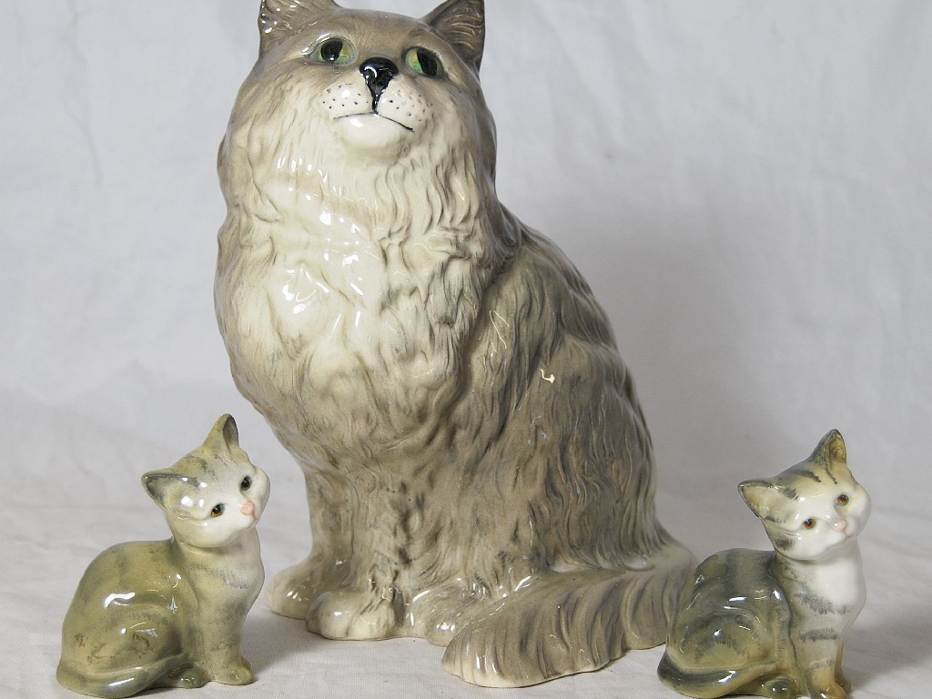 Appraisal: A Royal Doulton china cat to w two Beswick kittens