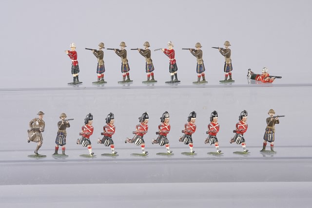 Appraisal: Lot of metal figures mostly Britains Highlanders Some damages and