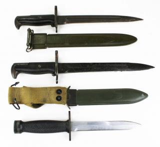 Appraisal: Three US Bayonets WWII era M Bayonets one missing scabbard