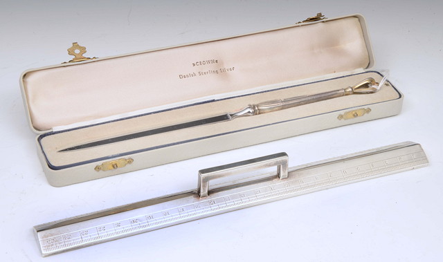 Appraisal: A GEORGE V WEIGHTED SILVER DESK RULER with inch and