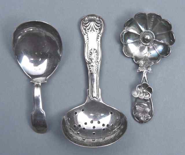 Appraisal: A WILLIAM IV SILVER CADDY SPOON with King's pattern handle