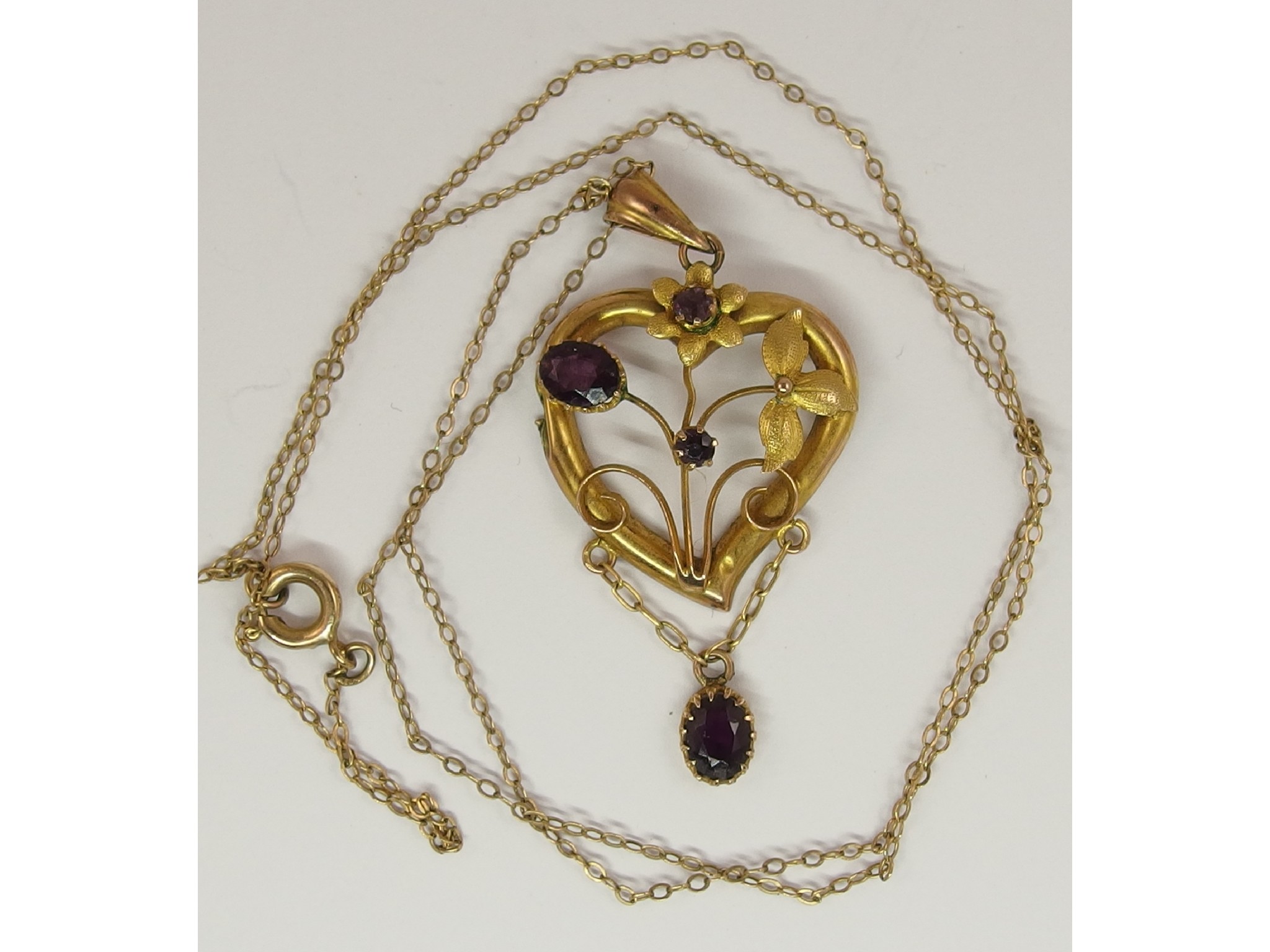 Appraisal: A ct Edwardian pendant and chain set with amethyst