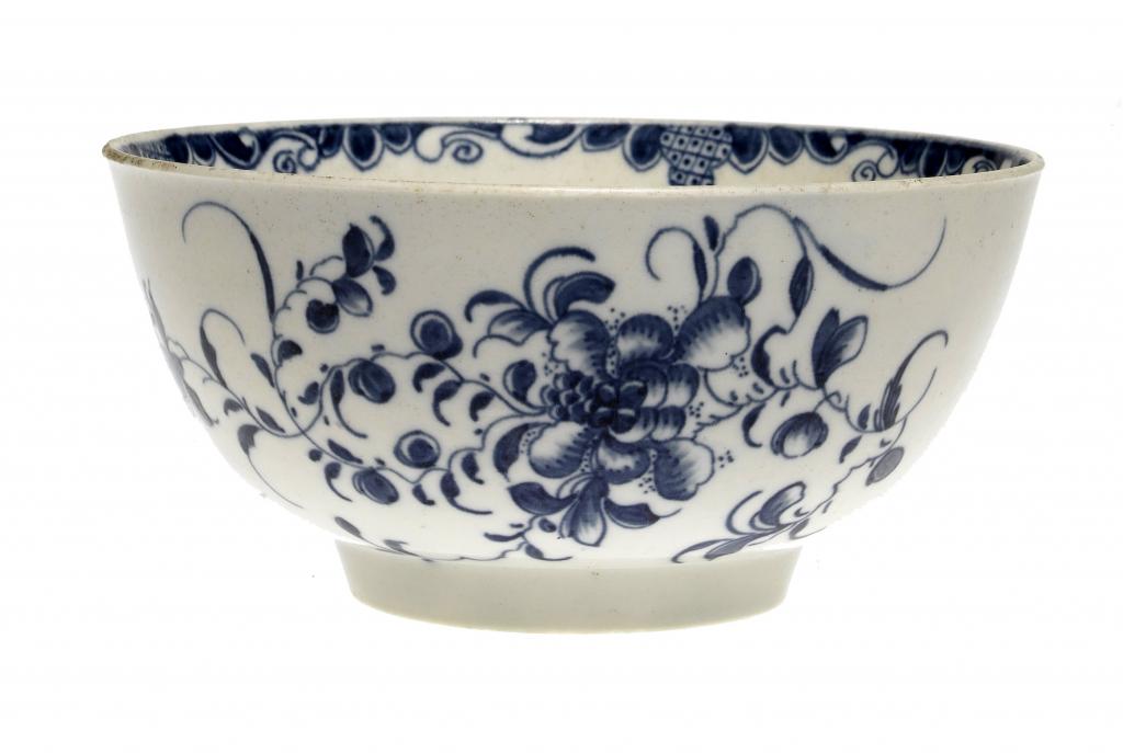 Appraisal: A FIRST PERIOD WORCESTER BOWL painted in underglaze blue with