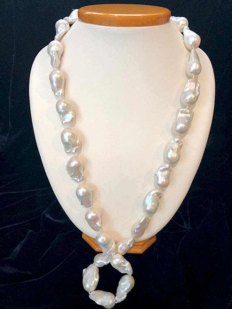 Appraisal: Fine mm x mm White Baroque Fresh Water Pearl Necklace