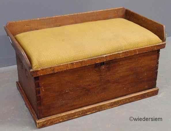 Appraisal: Pie bench seat chest with dovetailed construction ''h x ''w