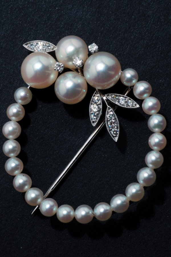 Appraisal: Round pearl and diamond brooch in K white gold having