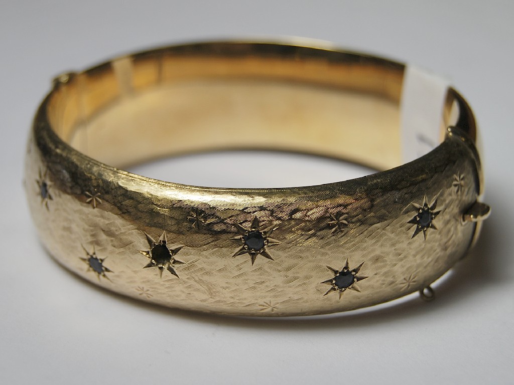 Appraisal: ct yellow gold hollow hinged bangle having textured front set