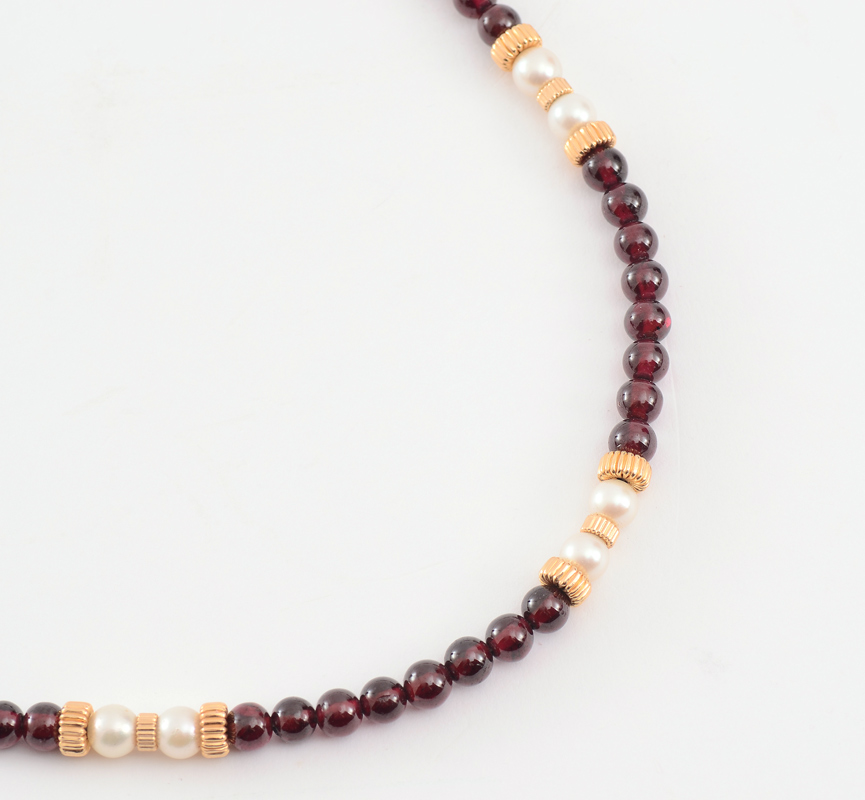 Appraisal: GARNET PEARL GOLD BEAD STRAND NECKLACE Garnet beads mm with