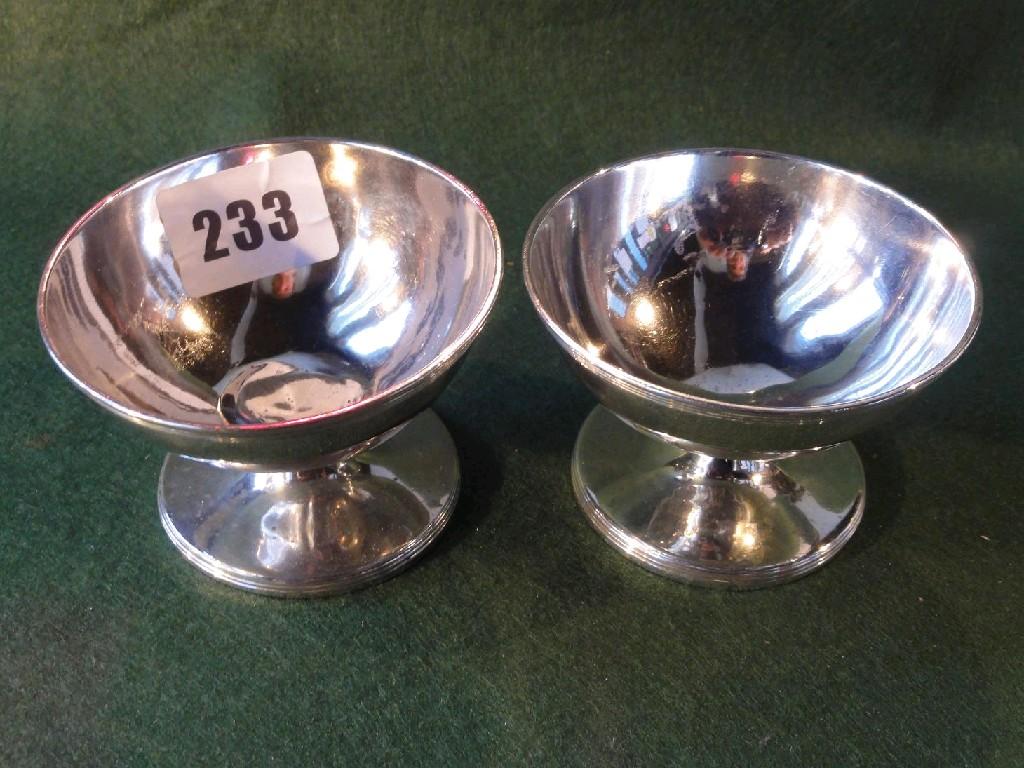 Appraisal: A pair of Georgian silver salts with waisted stems on