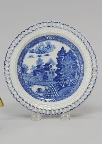 Appraisal: BLUE AND WHITE PEARLWARE PLATE th CenturyWith chinoiserie landscape decoration