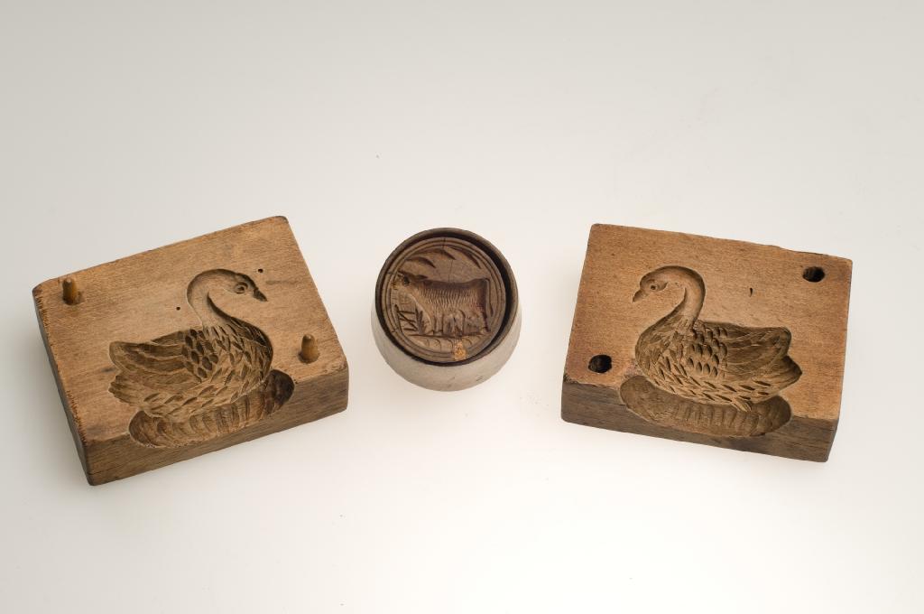 Appraisal: th CENTURY SYCAMORE TWO-PIECE SWAN BUTTER MOULD together with a