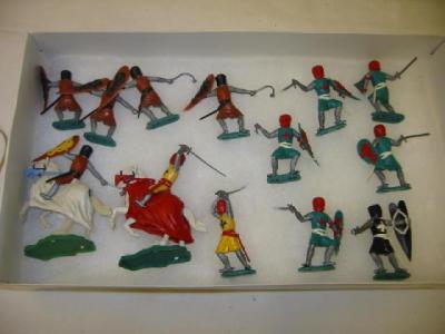 Appraisal: Thirteen Timpo plastic Medieval Knight figures including eleven on foot