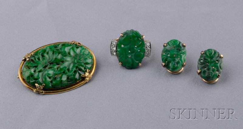 Appraisal: kt Gold and Jade Suite comprising a brooch earclips and