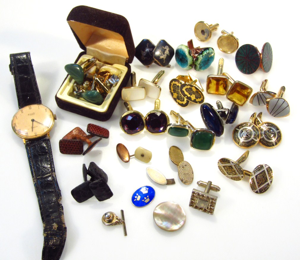 Appraisal: Various jewellery and effects to include a quantity of cufflinks