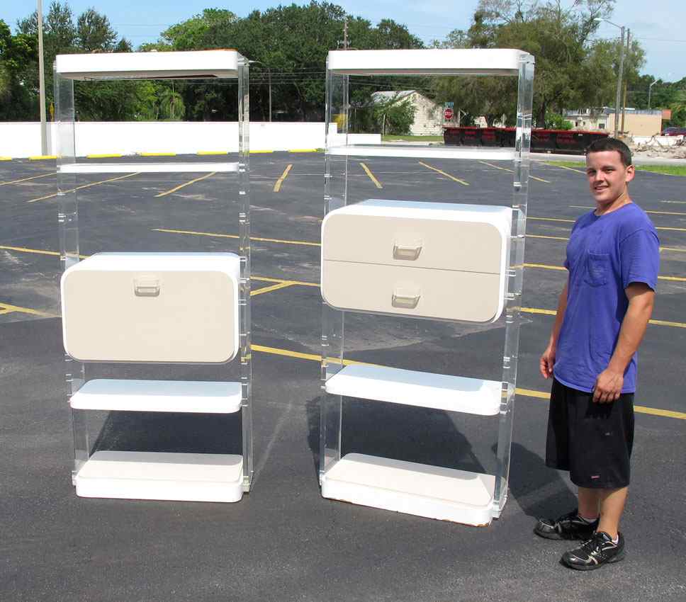 Appraisal: PAIR LUCITE BAR DESK DISPLAY UNITS Each with illuminated open