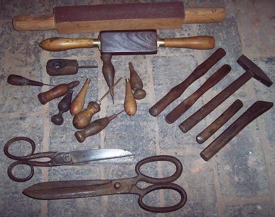 Appraisal: A quantity of burnishing sticks awls leather cutters etc in