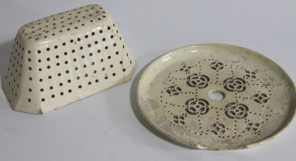 Appraisal: A late thC Leeds Creamware jelly mould of typical domed