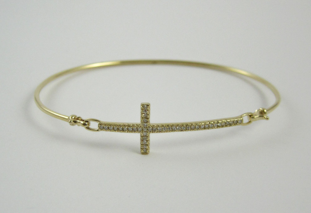 Appraisal: FOURTEEN KARAT YELLOW GOLD AND DIAMOND BANGLE the round-cut diamonds