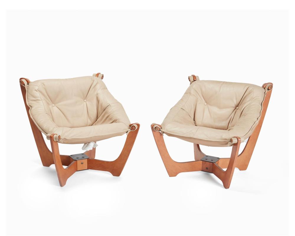 Appraisal: A pair of Odd Knutsen LUNA lounge chairs for Hjellegjerde