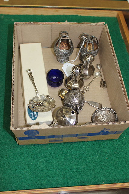 Appraisal: A SMALL QUANTITY OF SILVER ITEMS to include a Burmese