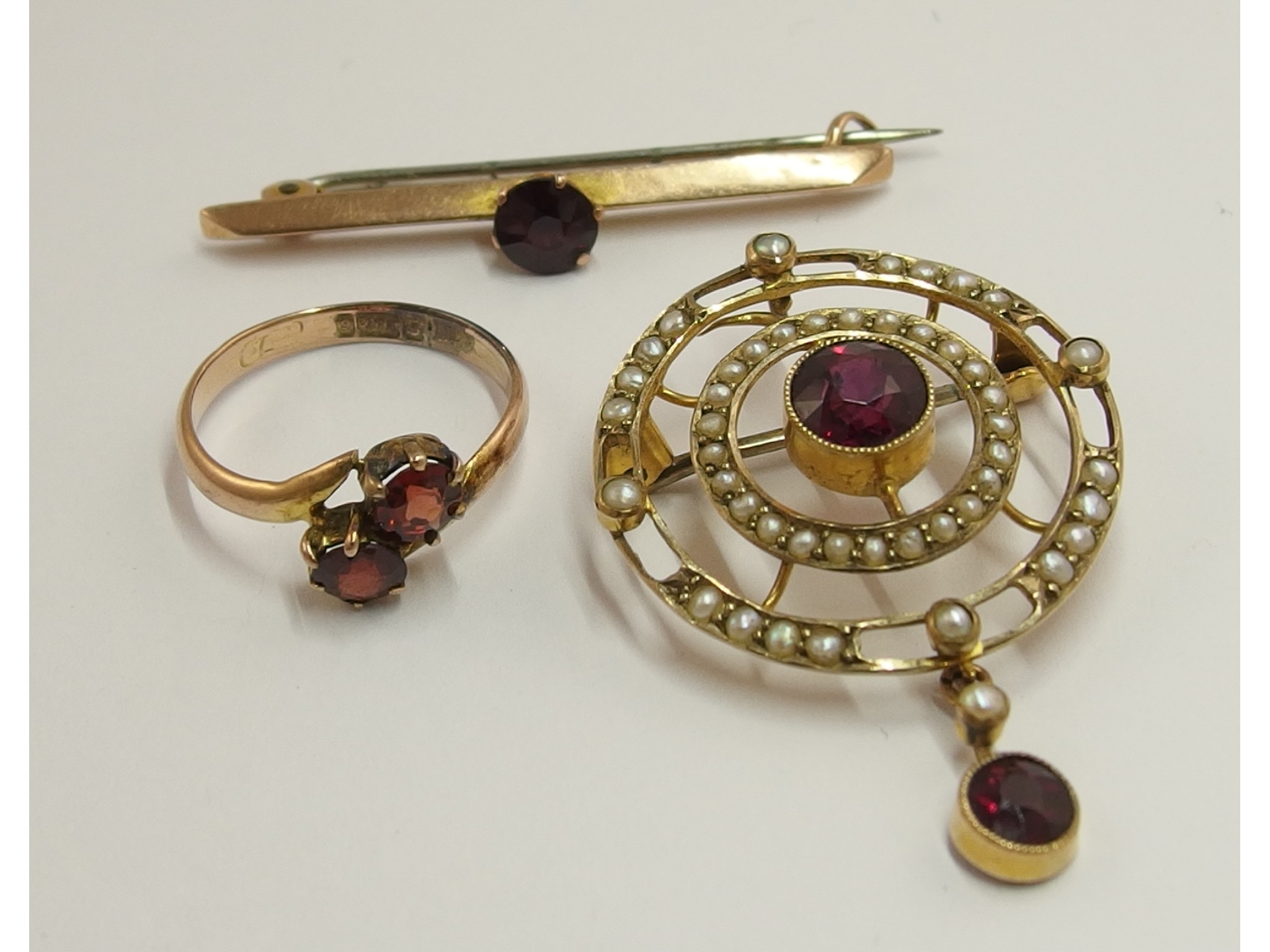 Appraisal: An Edwardian ct split pearl and garnet pendant broochwith concentric