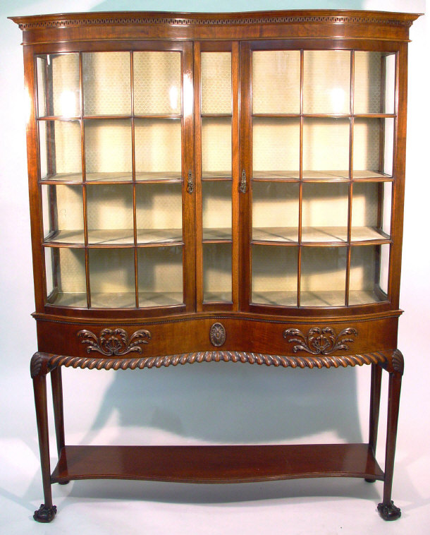 Appraisal: Edwardian mahogany serpentine fronted china cabinet fitted with a pair