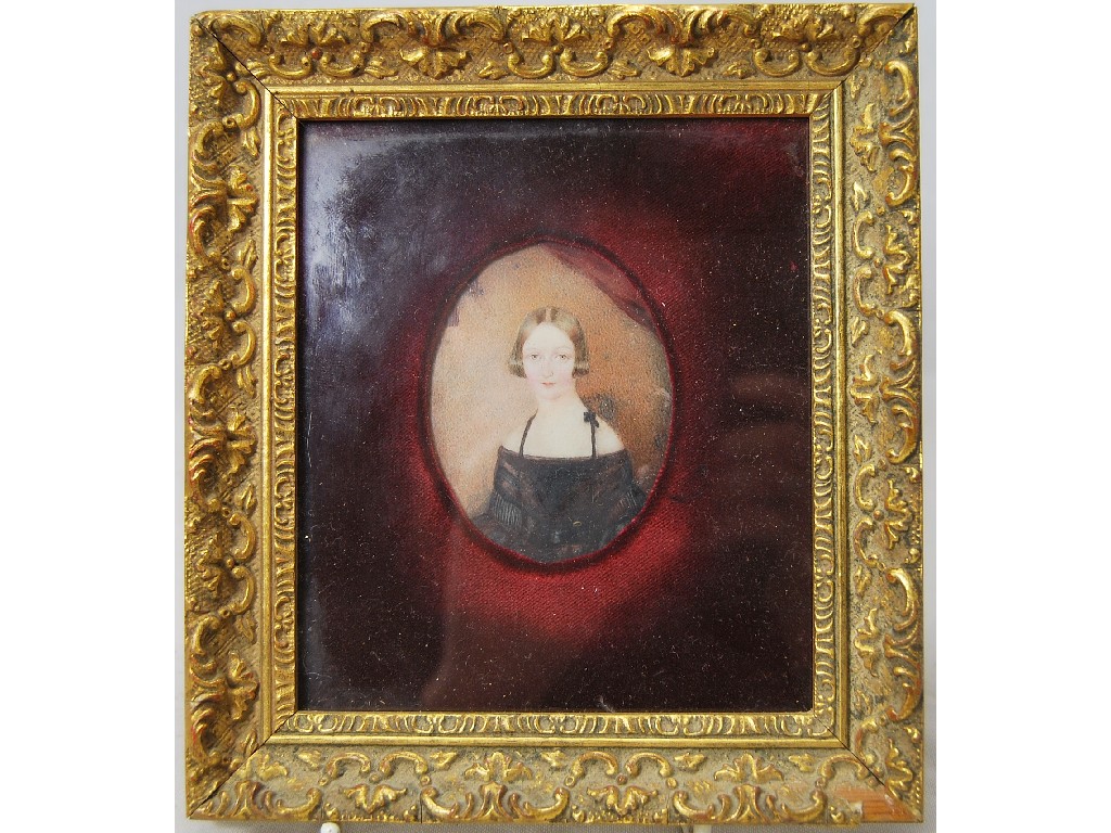 Appraisal: A 's oval portrait miniature of a young lady in