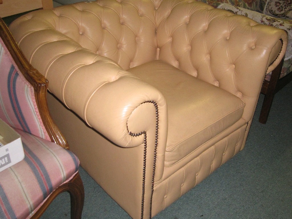 Appraisal: Buttonback club chair