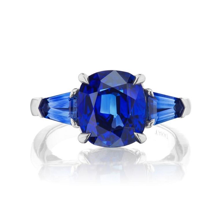 Appraisal: CHARMING BLUE SAPPHIRE RING CHARMING BLUE SAPPHIRE RING This elegant