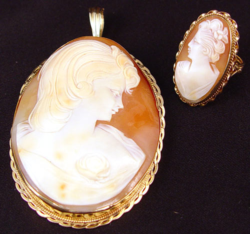 Appraisal: HUGE K GOLD CAMEO BROOCH PENDANT k gold framed shell