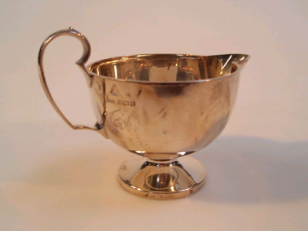 Appraisal: An Art Deco silver sauce boat or cream jug by