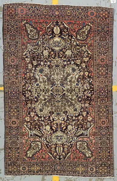 Appraisal: A Fereghan Sarouk rug Central Persia late th century size