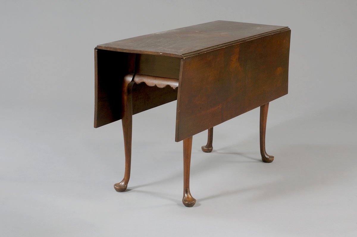 Appraisal: MASSACHUSETTS QUEEN ANNE CHERRY DROP-LEAF TABLE EIGHTEENTH CENTURY The rectangular