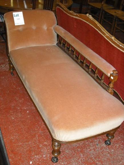 Appraisal: A Victorian mahogany chaise longue