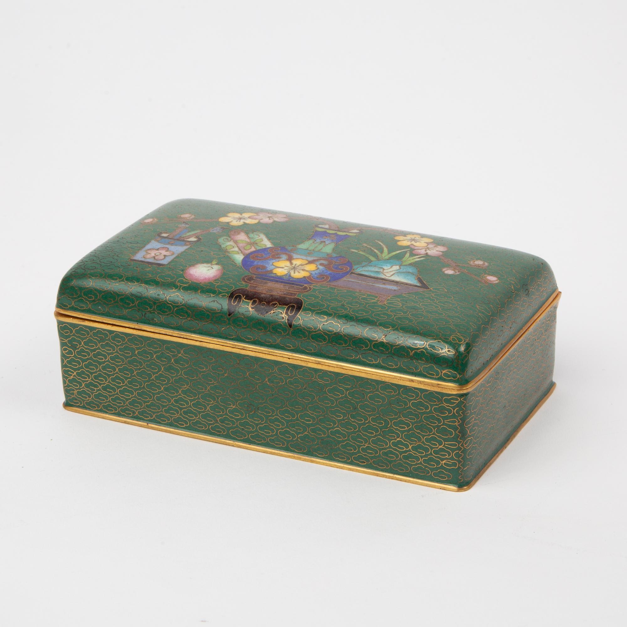 Appraisal: CHINESE CLOISONN TRINKET BOX TH CENTURY Cloisonn box with its