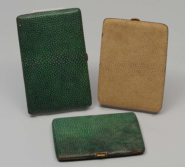 Appraisal: AN EARLY TH CENTURY SHAGREEN COVERED CIGARETTE CASE cm wide