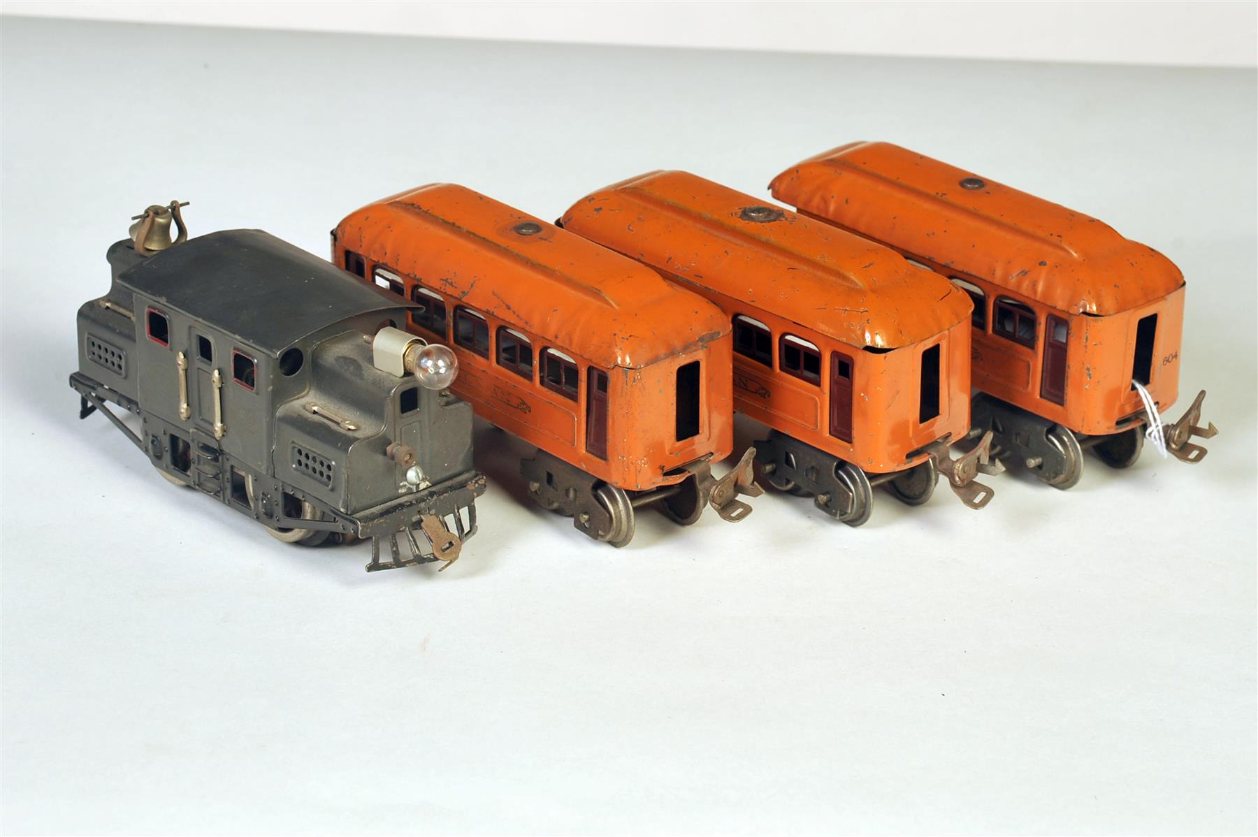 Appraisal: LIONEL O GAUGE CONSIST INCLUDING ELECTRIC TWO PULLMAN PASSENGERS AND