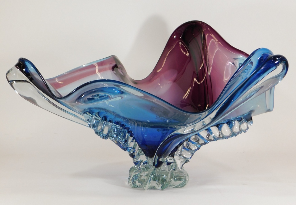 Appraisal: DAVID VON NOPPEN FREE FORM ART GLASS BOWL David Von