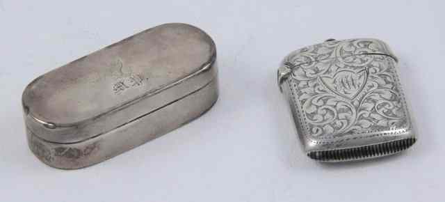 Appraisal: A George III oval silver snuff box Birmingham the hinged