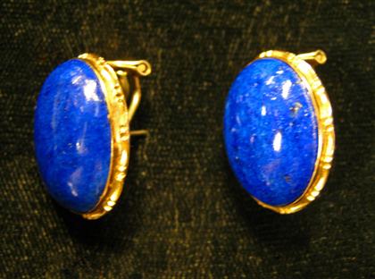 Appraisal: karat yellow gold and lapis earringsOval lapis set in reeded