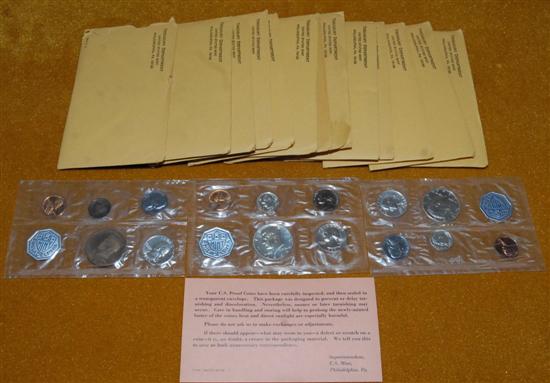 Appraisal: U S MINT UNCIRCULATED PROOF SETS Philadelphia each in origional