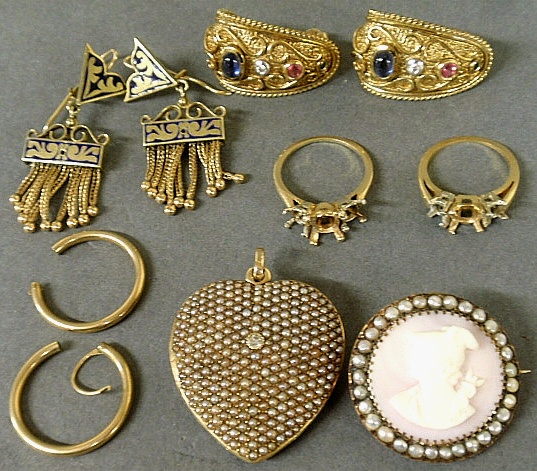 Appraisal: - Group of k tested gold jewelry- three pairs of