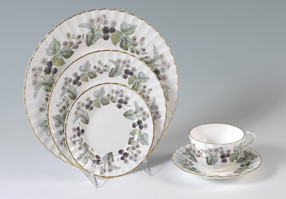 Appraisal: ROYAL WORCHESTER LAVINIA CHINA DINNER SERVICE Approx pieces in the